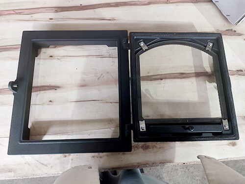 K404 Fireplace Door With Bakelite Handle (4)